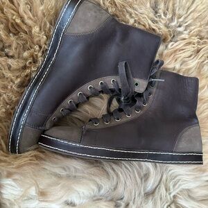Ugg Dark Brown High-Top Leather Boots men’s 7 ladies 9 new without tags